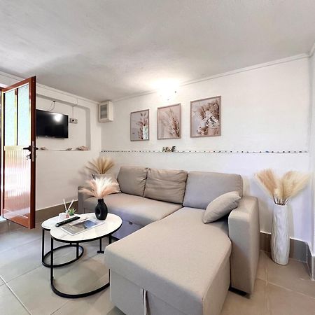דרמי Petra Oliva Apartment מראה חיצוני תמונה